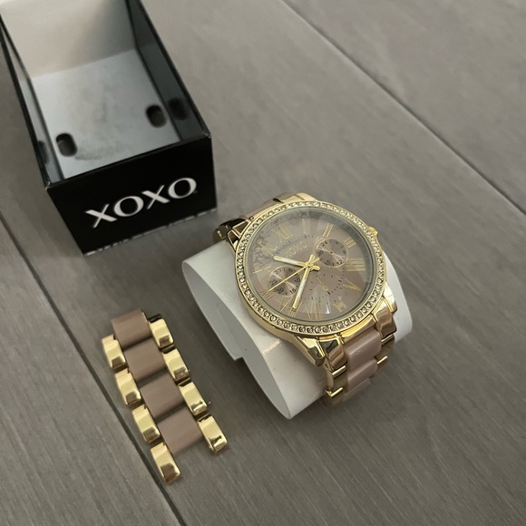 XOXO gold watch - Picture 4 of 4